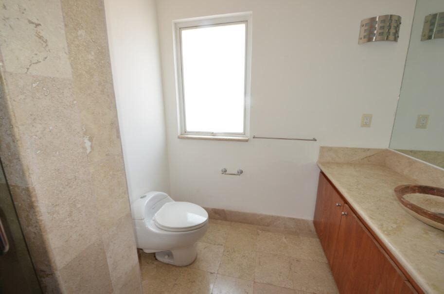 Baño · PALMETTO 39 Bosque Real · 220 m²