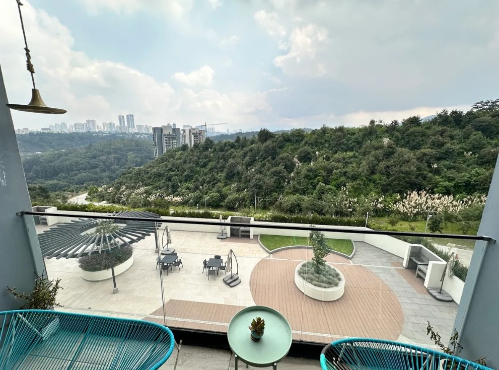 Terraza y vista exterior · MORAT Bosque Real · 98 m²