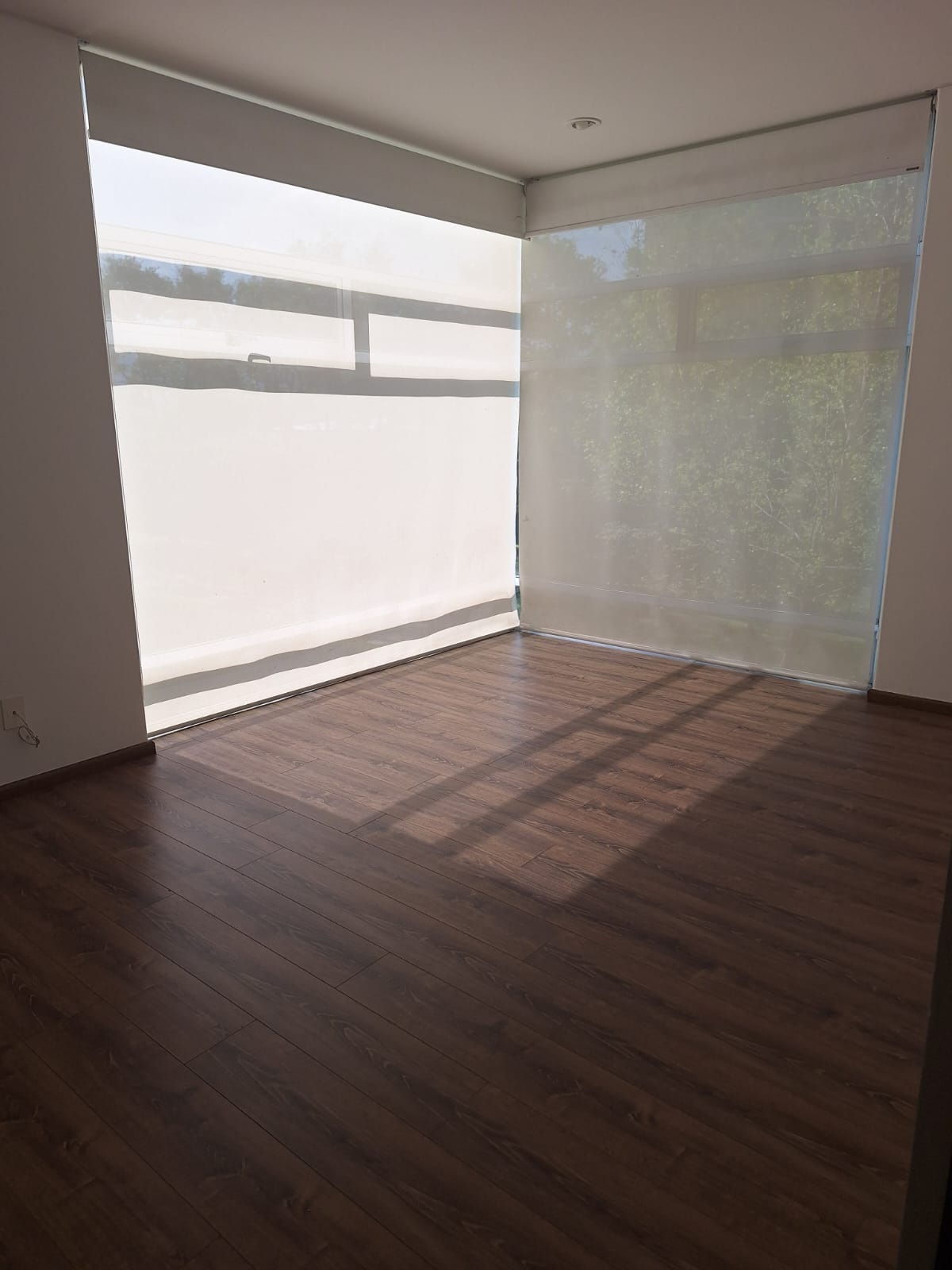 Recámara y ventanales · LO ALTO Bosque Real · 178 m², Torre 3