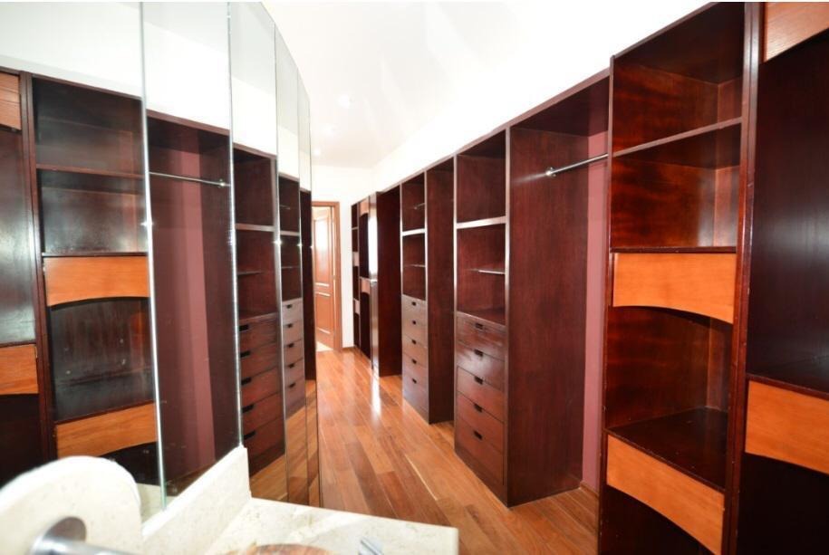 Vestidor, otro ángulo · PALMETTO 39 Bosque Real · 220 m²