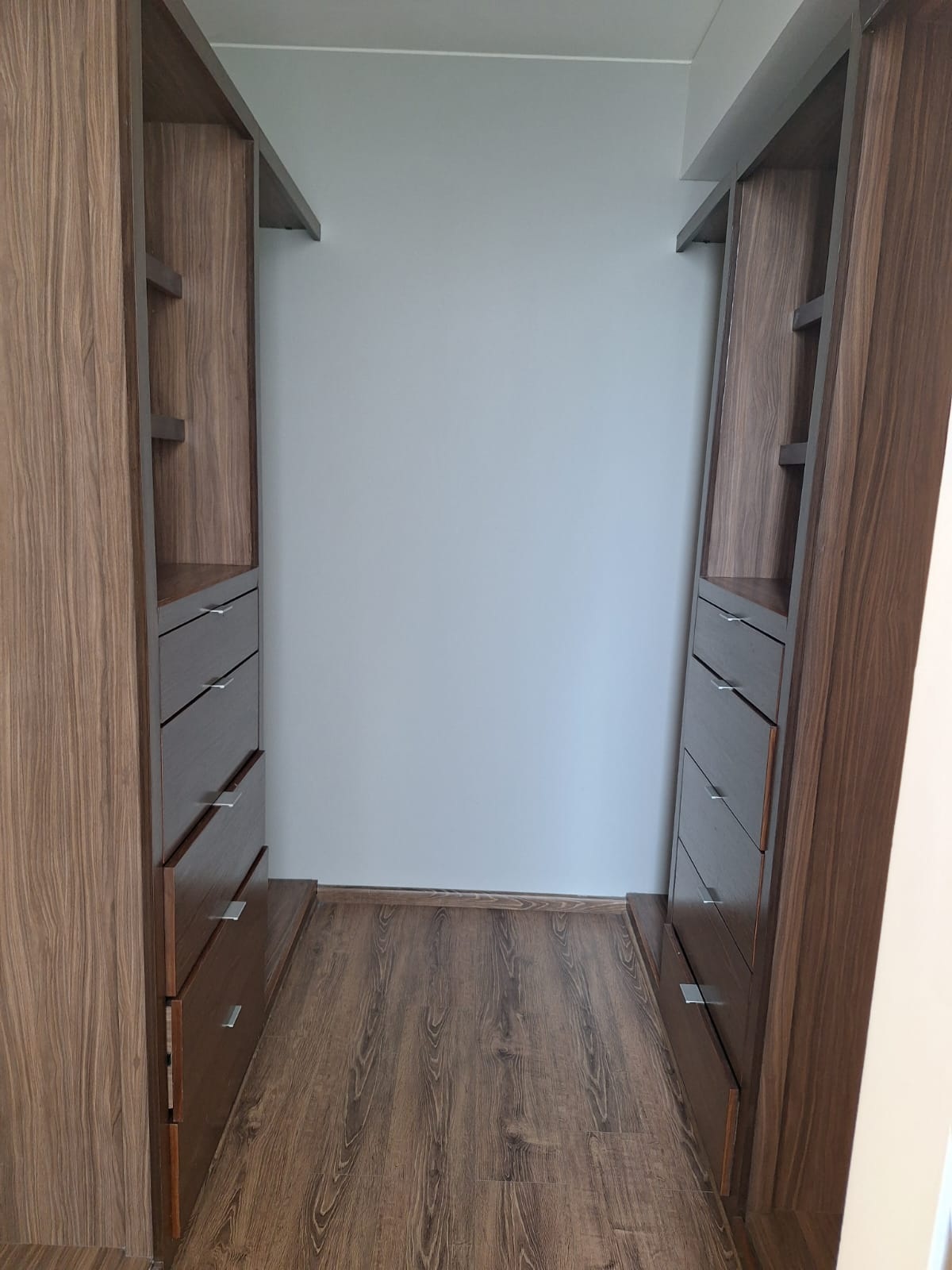 Vestidor · LO ALTO Bosque Real · 178 m², Torre 3