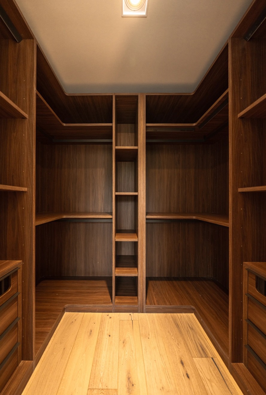 Vestidor de la ficha · BLUE Bosque Real · 155 m²