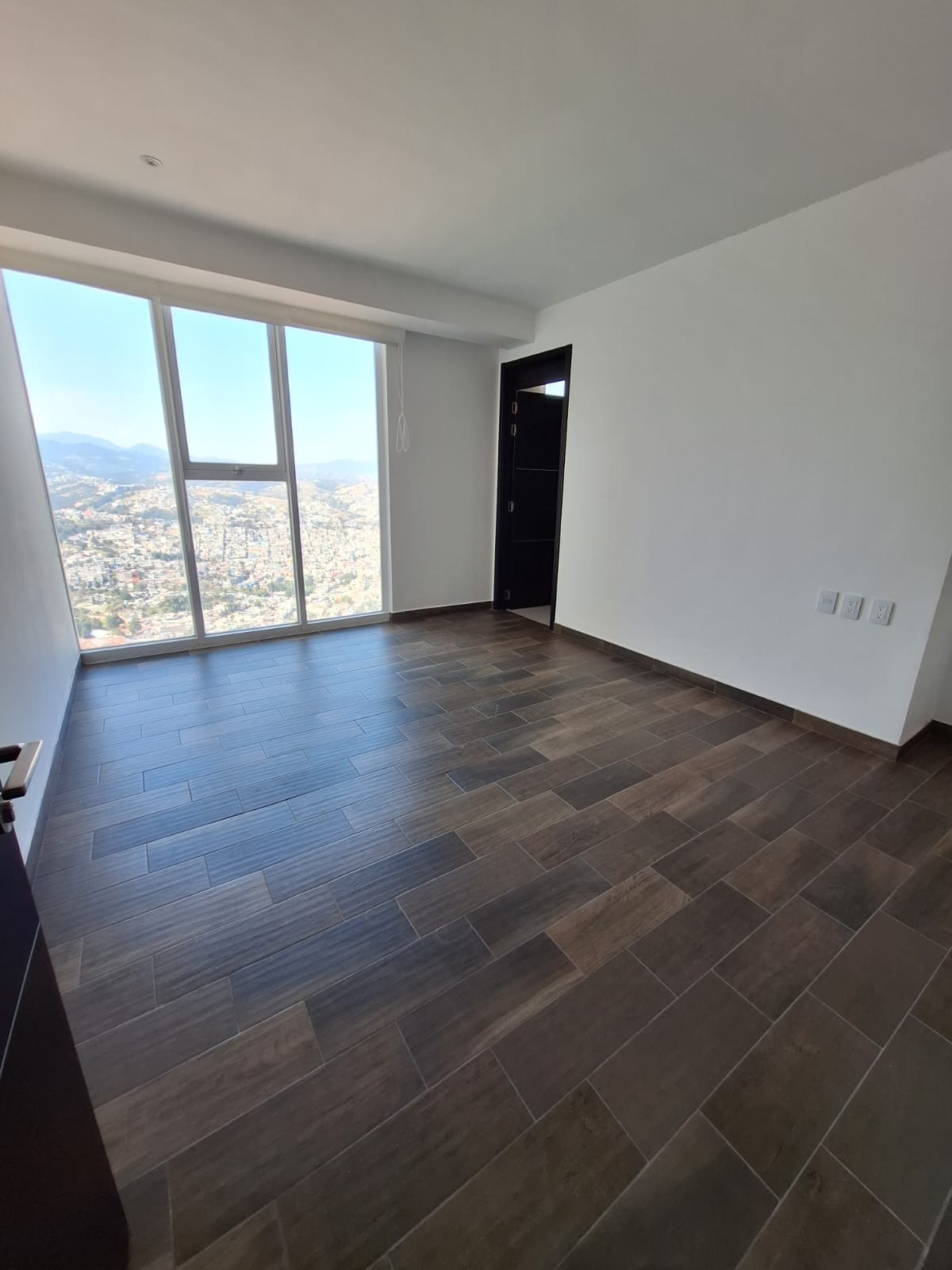 Recámara y acceso al vestidor · FIVE Bosque Real · 163 m²