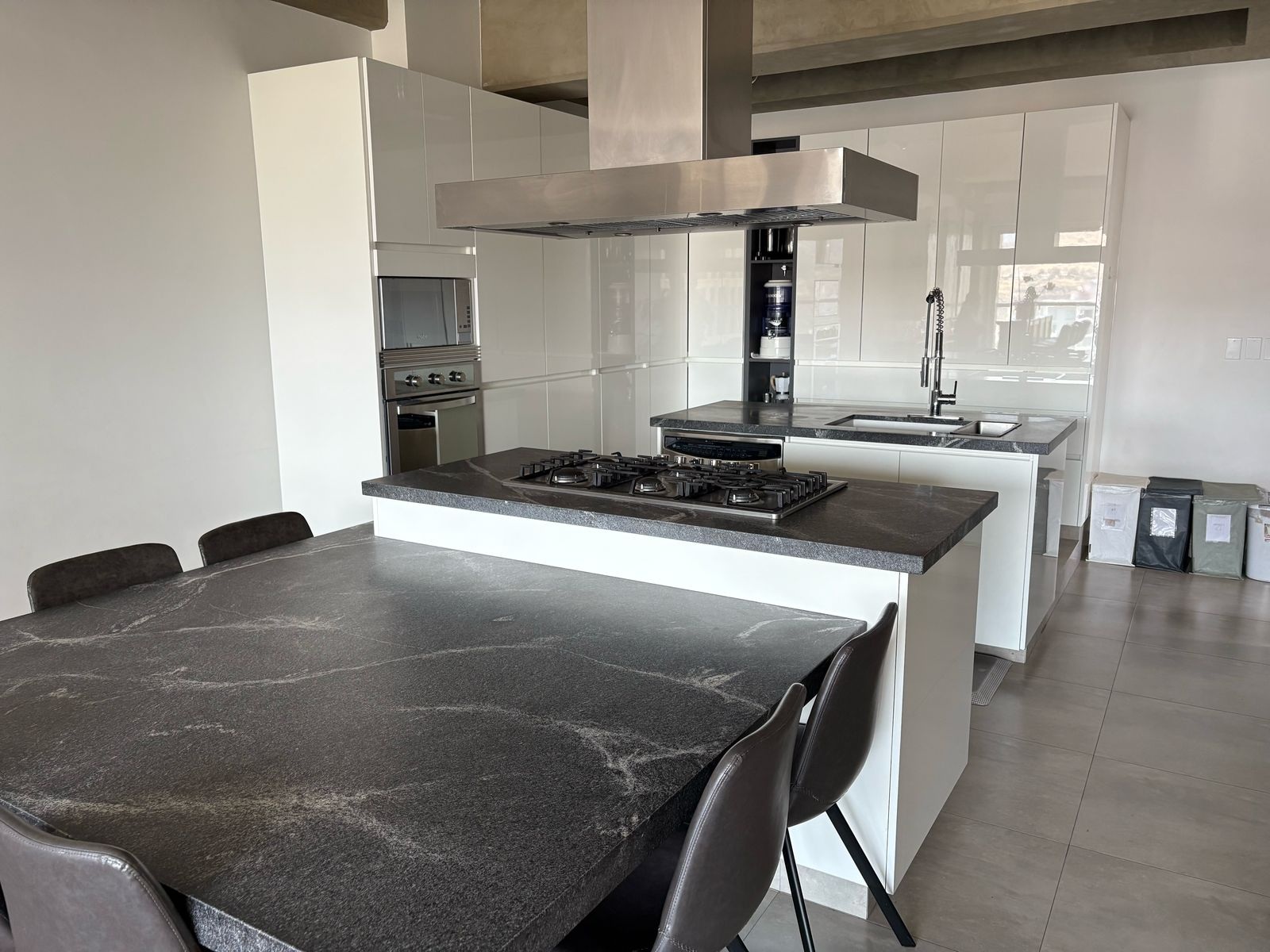 Comedor y cocina · LA PALOMA Bosque Real · 169 m² con terraza