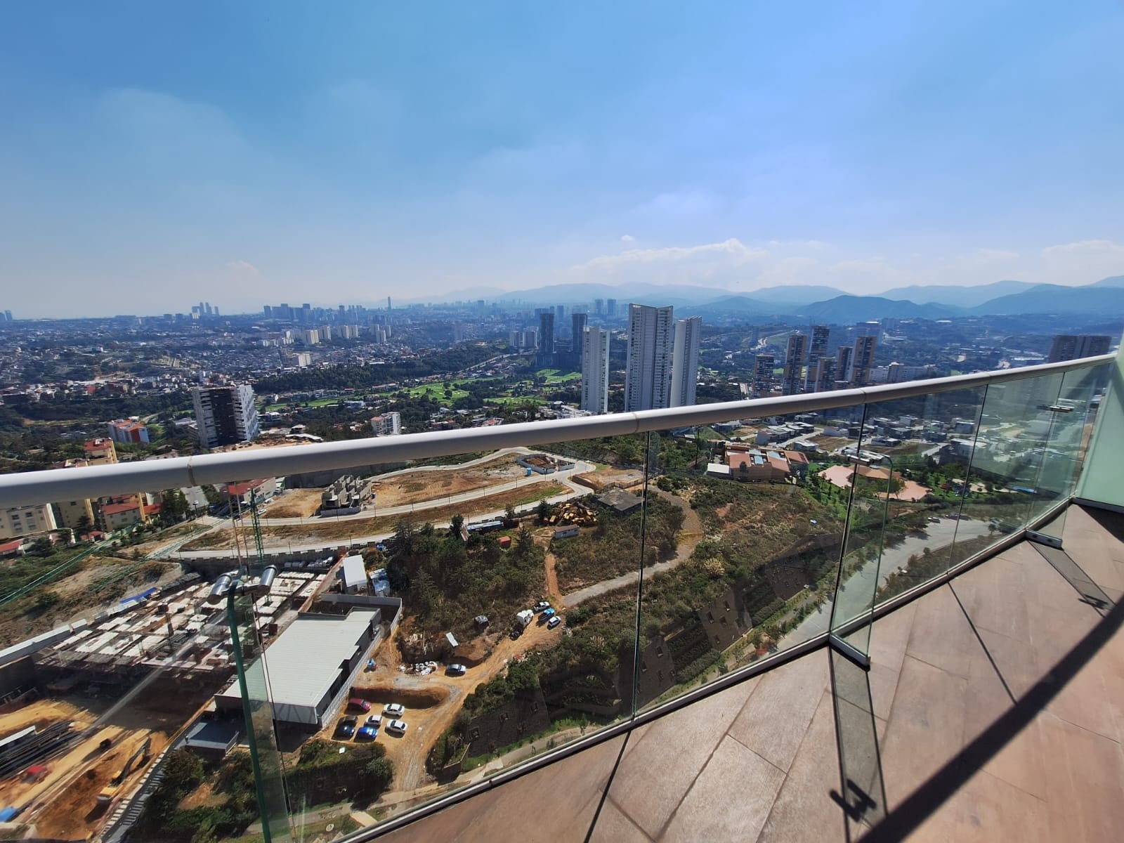 Vista desde el espacio exterior · FIVE Bosque Real · 163 m²