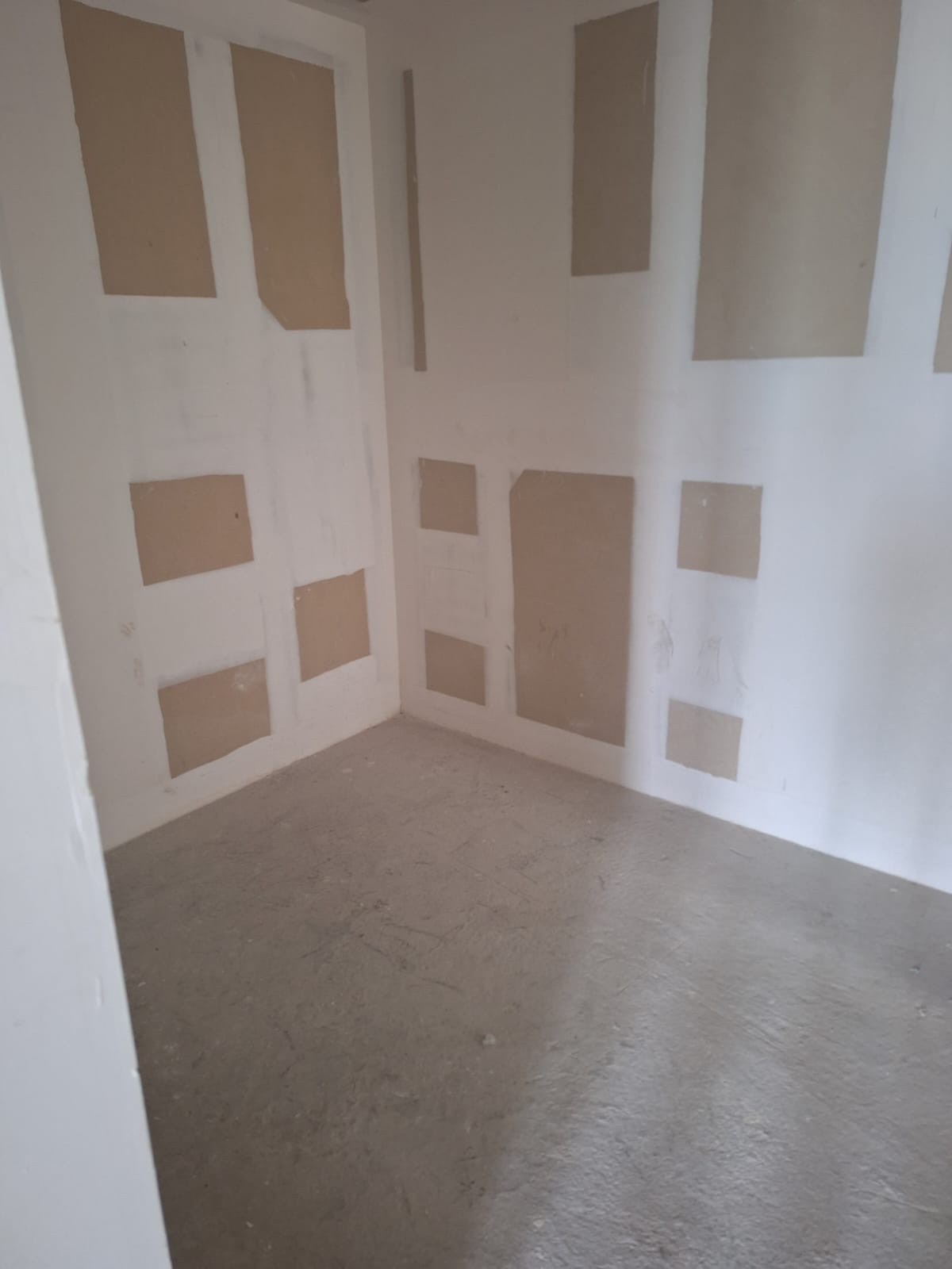 Espacio para clóset con acabados pendientes · AVIVIA Bosque Real · Obra blanca