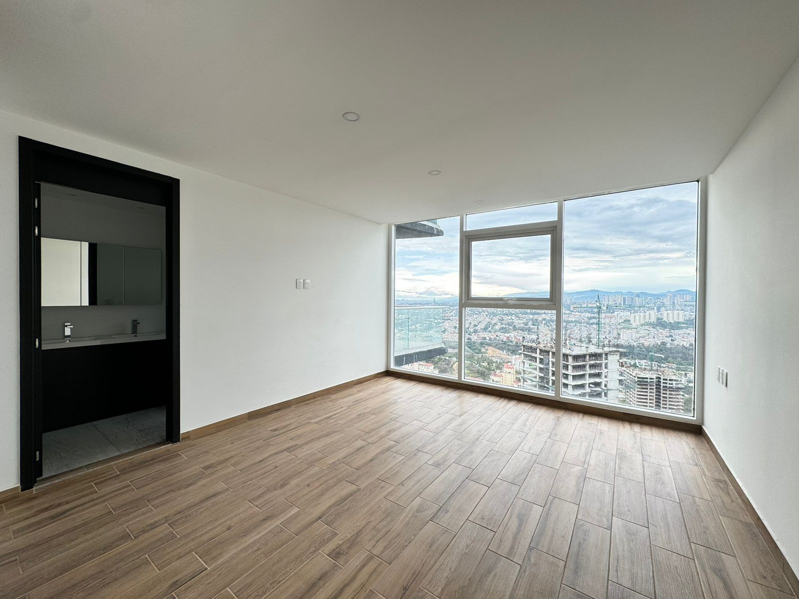 Recámara con vista · FIVE Bosque Real · 120 m², referencia 711