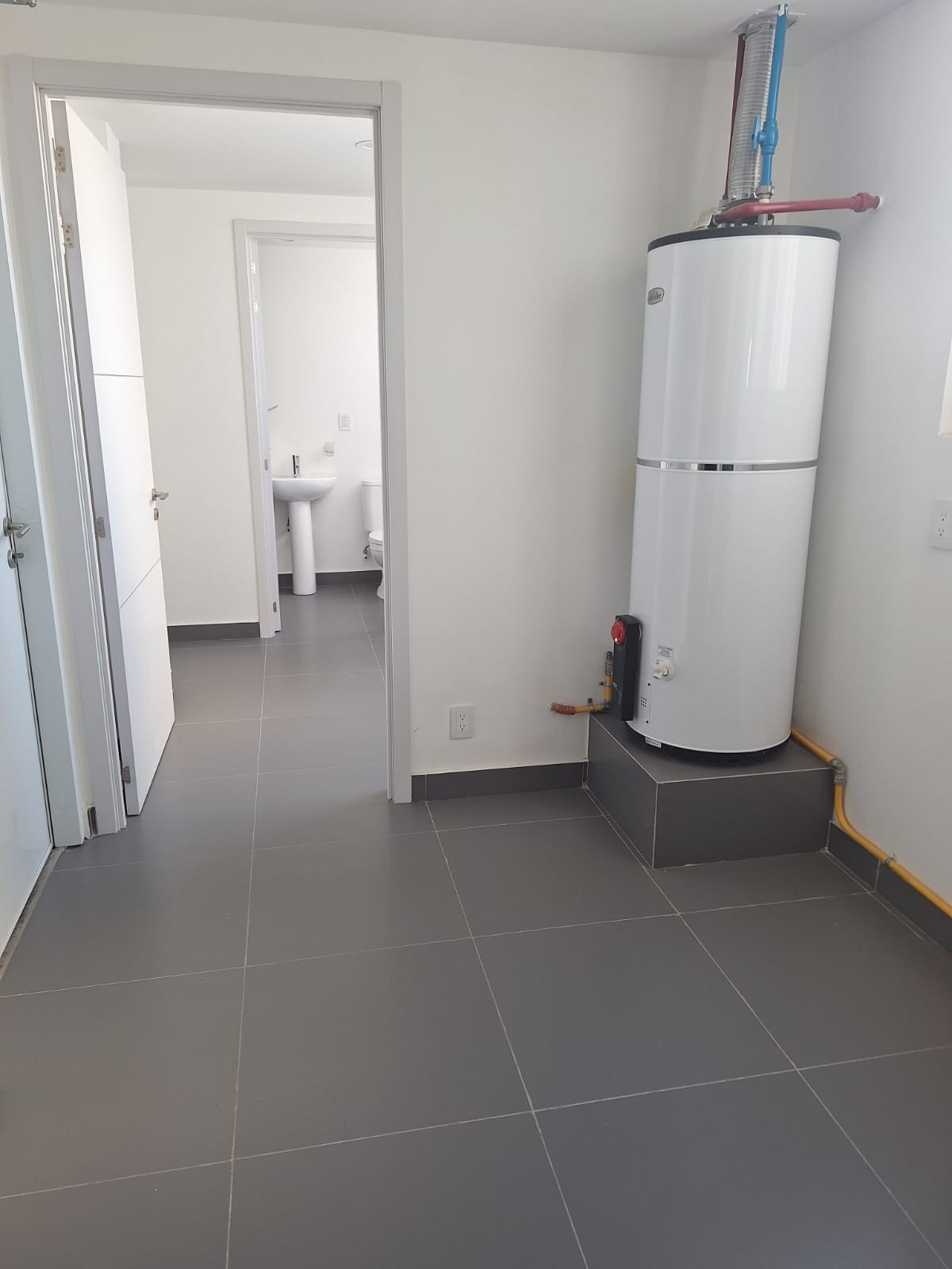 Lavado e instalaciones de servicio · FIVE Bosque Real · 163 m²