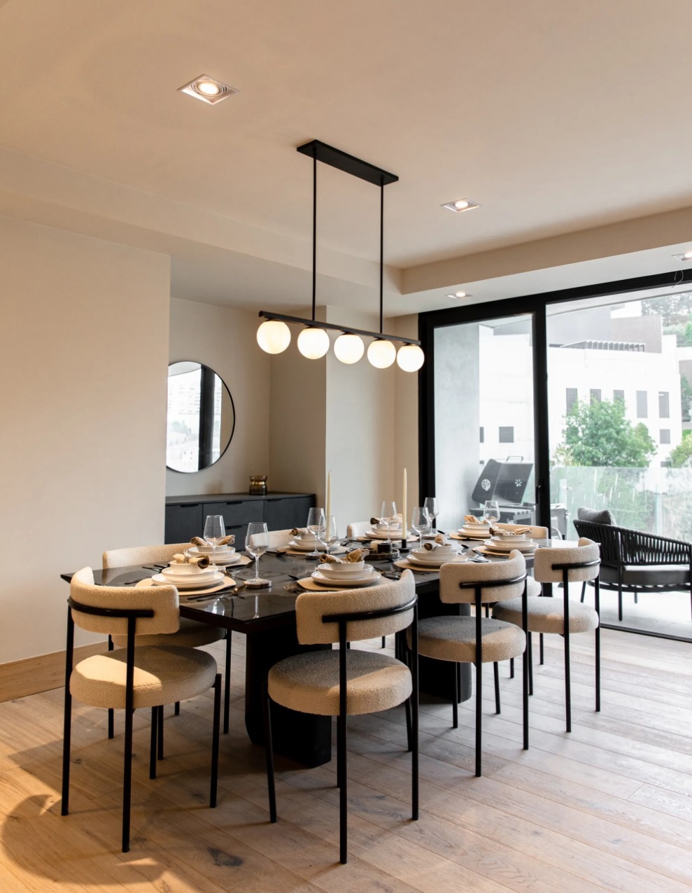 Comedor con ventanales · BLUE Bosque Real · 155 m²