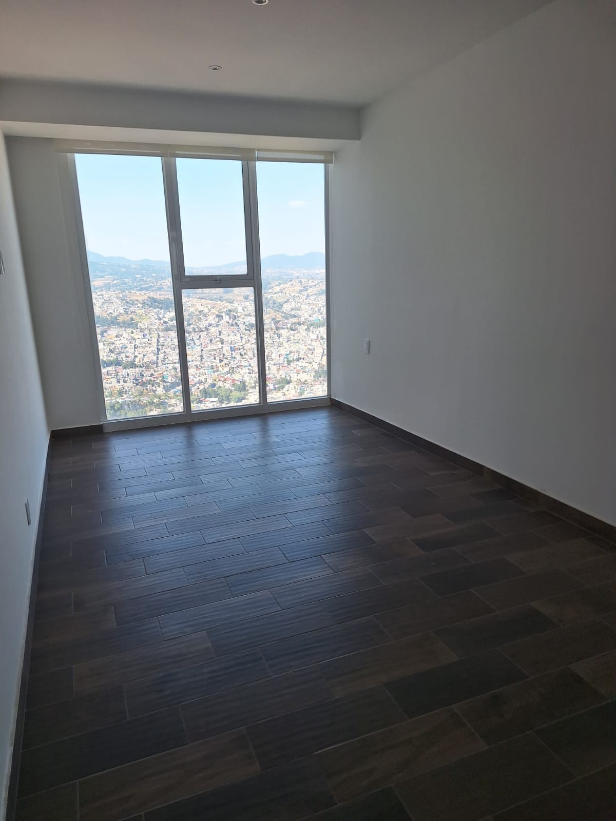 Recámara con ventanal · FIVE Bosque Real · 163 m²