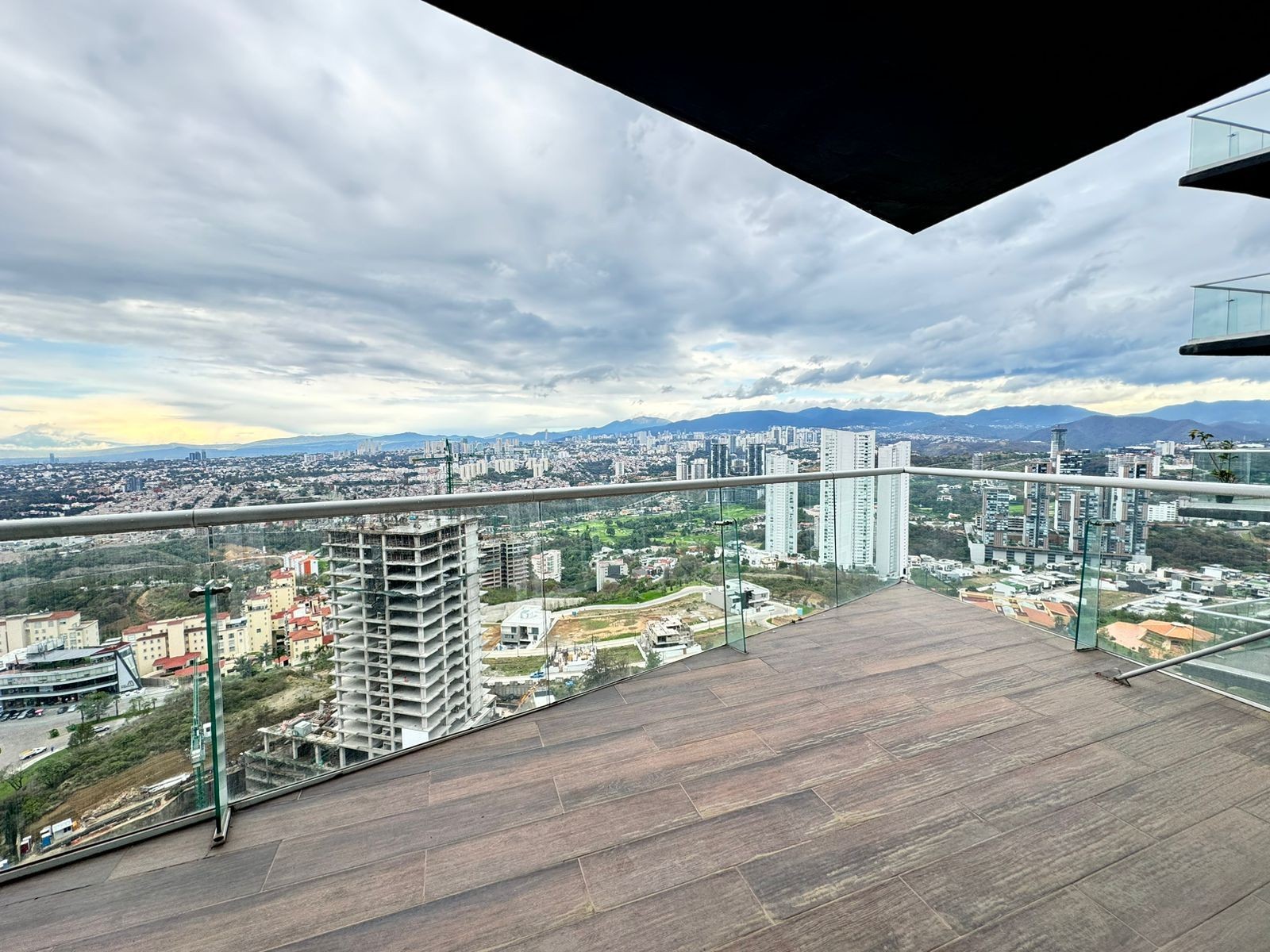 Vista exterior desde la unidad · FIVE Bosque Real · 120 m², referencia 711
