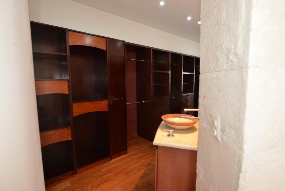 Acceso al baño · PALMETTO 39 Bosque Real · 220 m²
