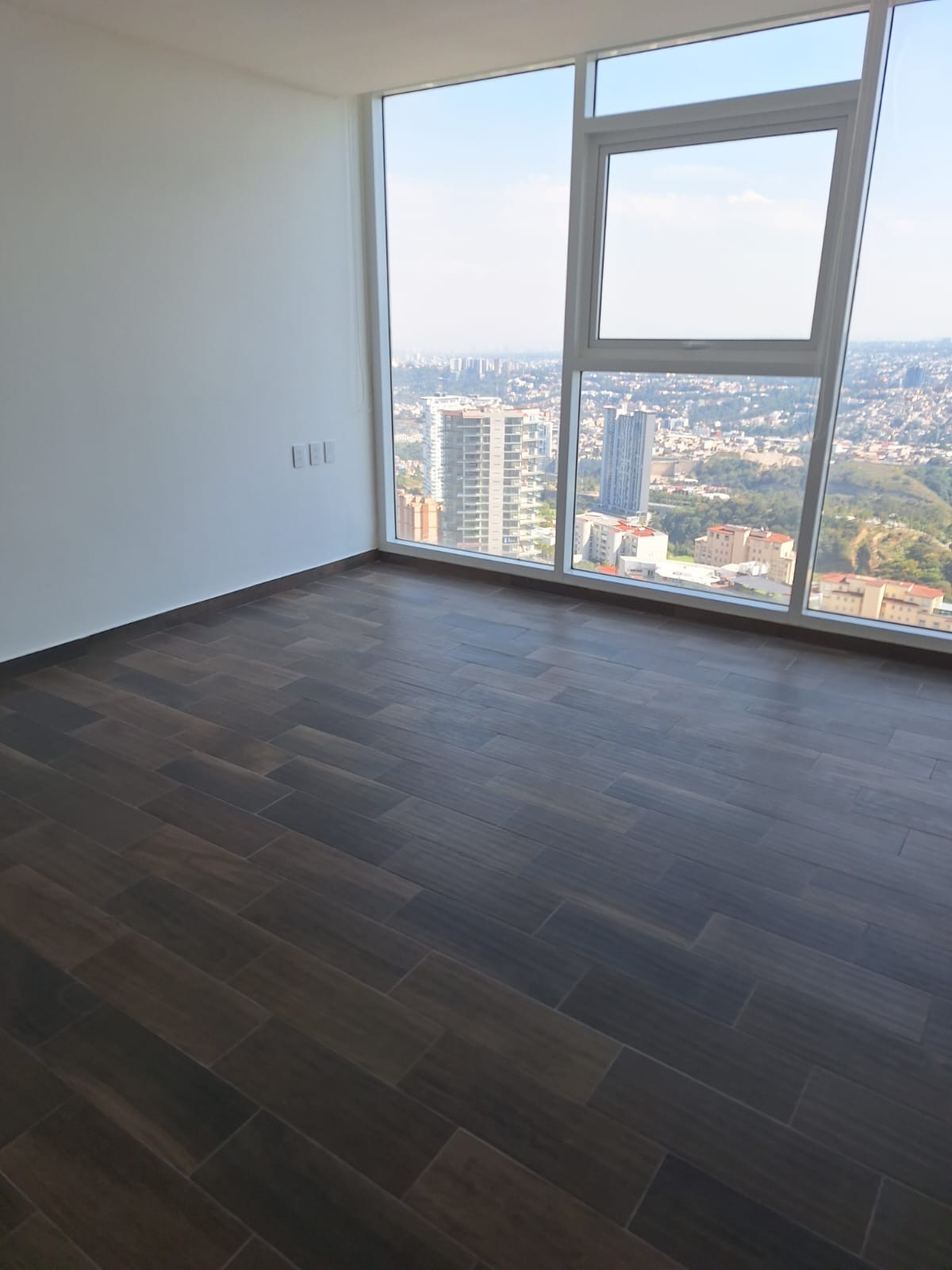 Recámara con vista · FIVE Bosque Real · 163 m²