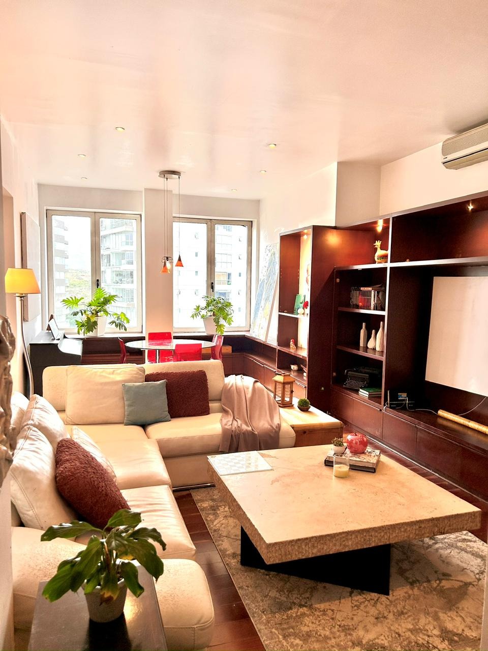 Área de estar de la ficha · REAL DE LA CUMBRE Bosque Real · 251 m²