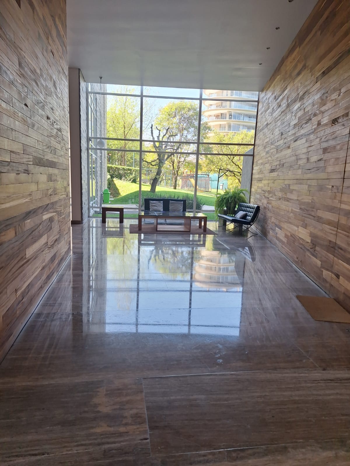 Acceso del desarrollo · LO ALTO Bosque Real · 178 m², Torre 3