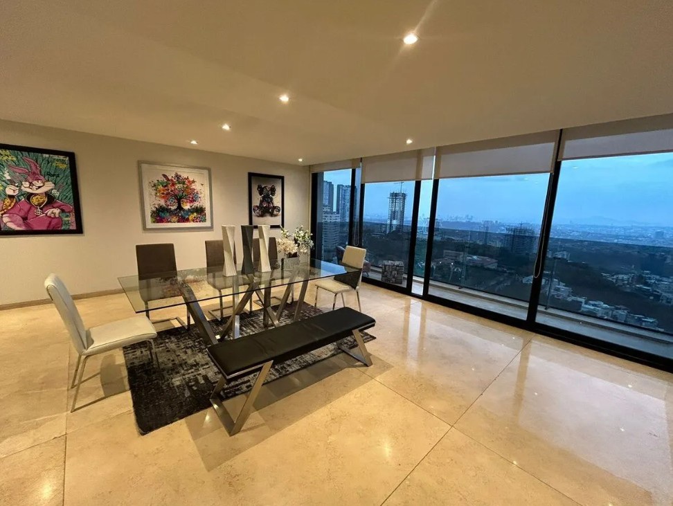 Estancia con ventanales · AVIVIA Bosque Real · 237 m² con terraza
