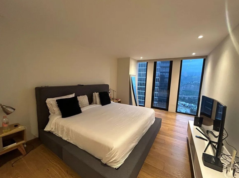 Recámara con acceso hacia la terraza · AVIVIA Bosque Real · 237 m² con terraza
