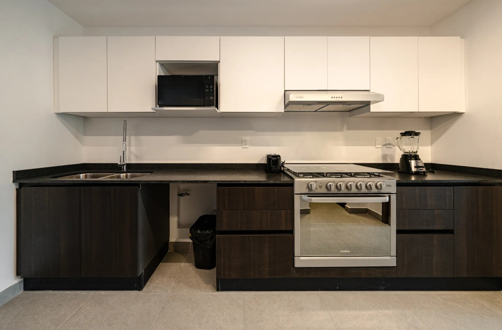 Cocina, vista frontal · BLUE Bosque Real · 155 m²