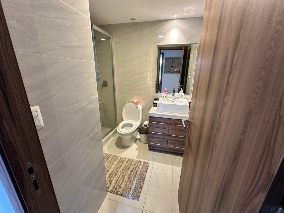 Baño con regadera · MORAT Bosque Real · 98 m²