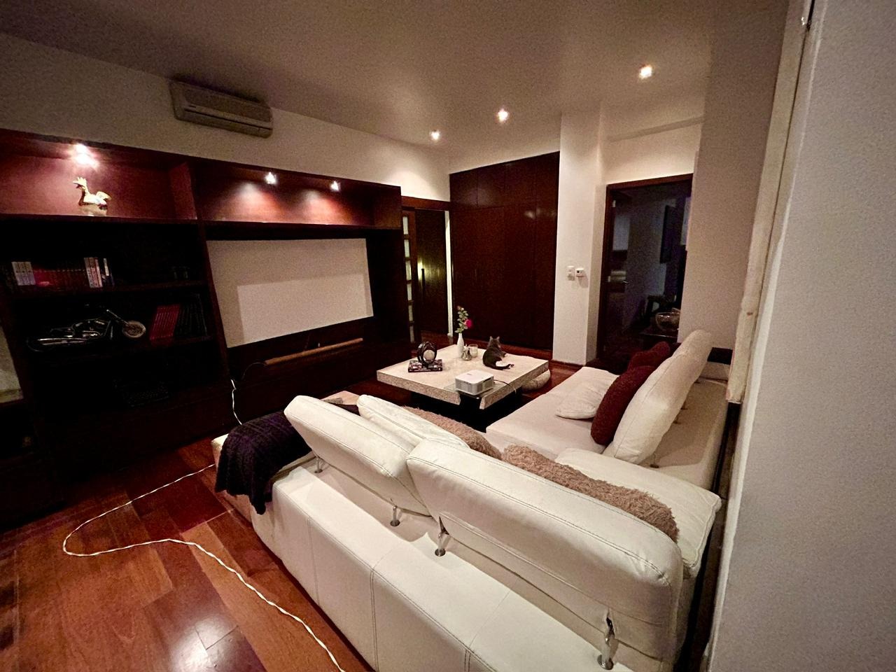 Área de estar, otro ángulo · REAL DE LA CUMBRE Bosque Real · 251 m²