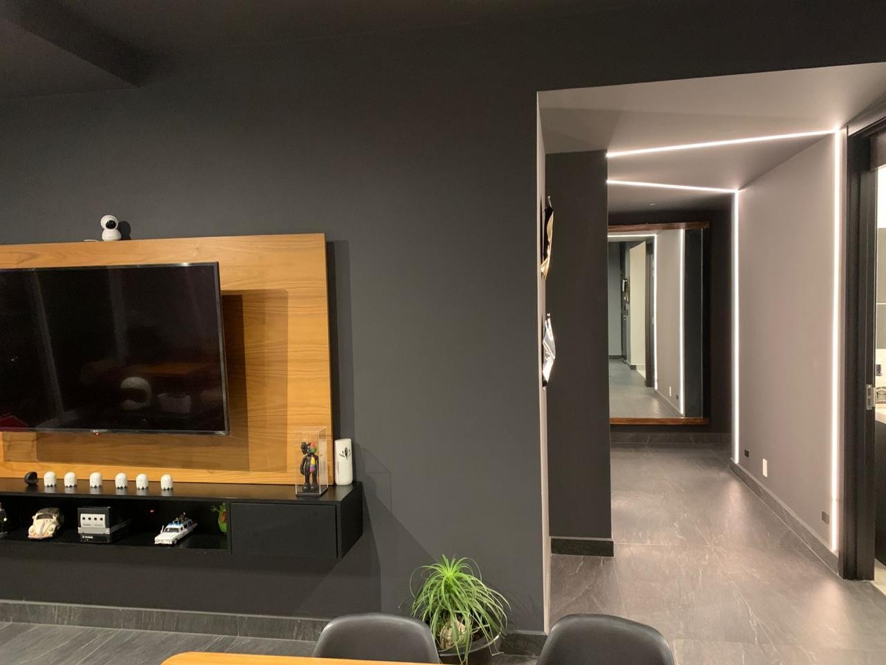 Sala y acceso al pasillo · FIVE Bosque Real · 120 m² con terraza
