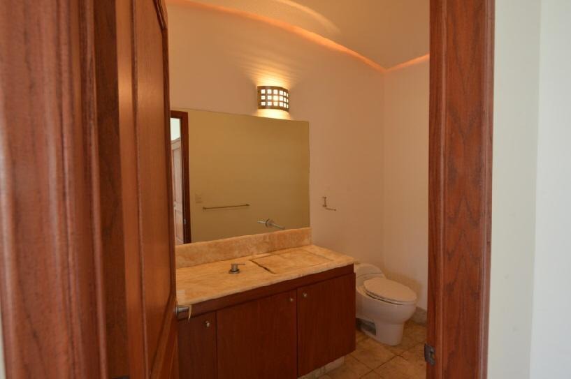 Medio baño · PALMETTO 39 Bosque Real · 220 m²
