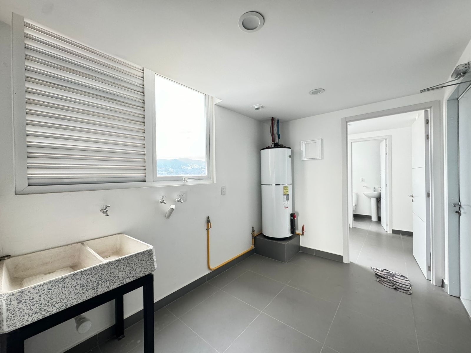 Área de servicio y lavado · FIVE Bosque Real · 120 m², referencia 711