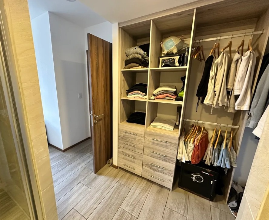 Vestidor, otro ángulo · MORAT Bosque Real · 98 m²